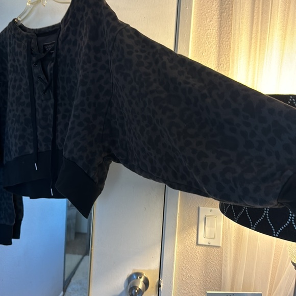 Victoria’s Secret oversized crop style sweatshirt - Picture 4 of 7
